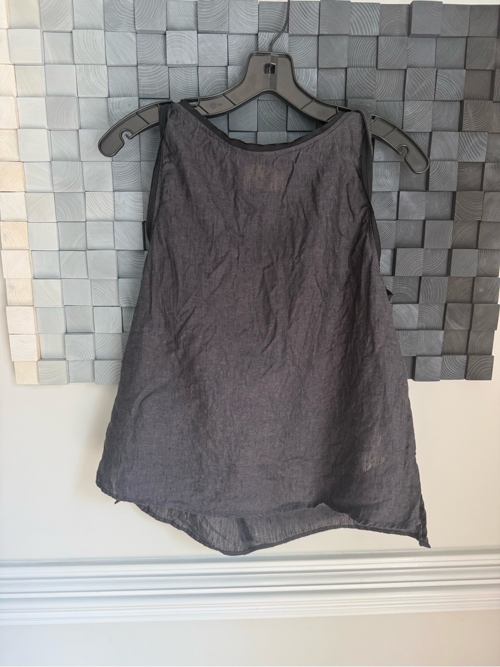 Momoni Sleeveless Black Linen Twist Shoulder Top - Picture 7 of 14